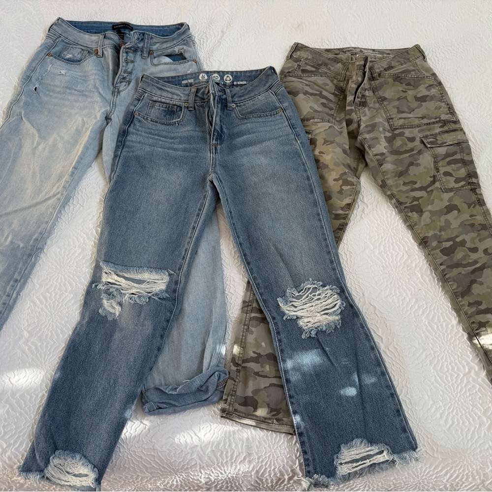 Blue distress jeans and Camouflage Straight Leg pant (set of 3)